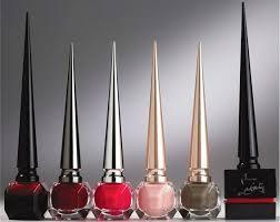 Christian Louboutin saca esmaltes al mercado