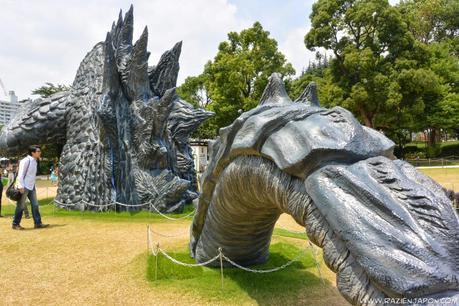 Godzilla y japonesas en bikini