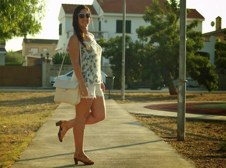 White, palms and pineapples...