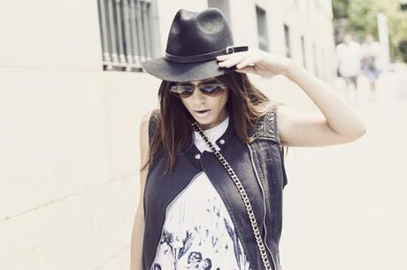 street style barbara crespo ink flowers 6KS dress vest C&A Sendra boots fashion blogger outfit blog de moda street style barbara crespo ink flowers 6KS dress vest C&A Sendra boots fashion blogger outfit blog de moda