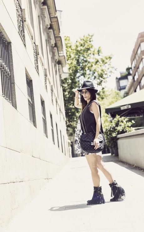 street style barbara crespo ink flowers 6KS dress vest C&A Sendra boots fashion blogger outfit blog de moda street style barbara crespo ink flowers 6KS dress vest C&A Sendra boots fashion blogger outfit blog de moda