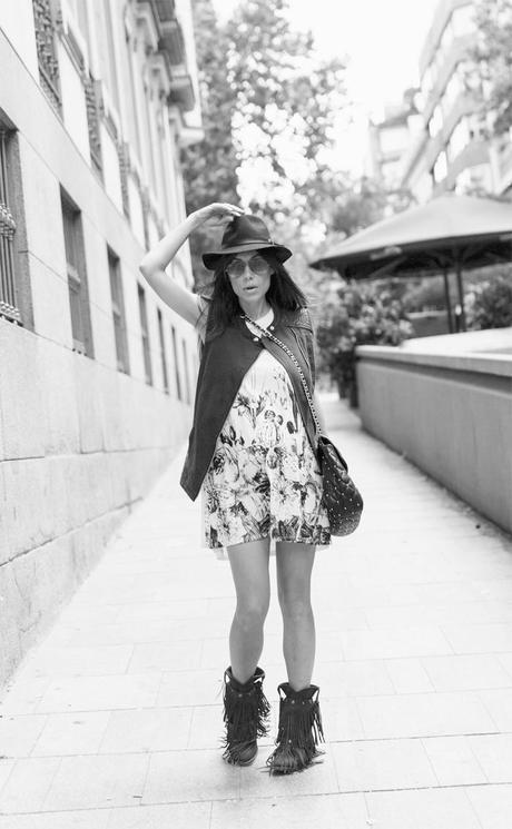 street style barbara crespo ink flowers 6KS dress vest C&A Sendra boots fashion blogger outfit blog de moda street style barbara crespo ink flowers 6KS dress vest C&A Sendra boots fashion blogger outfit blog de moda