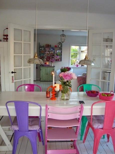 Te atreves con una silla de cada color?