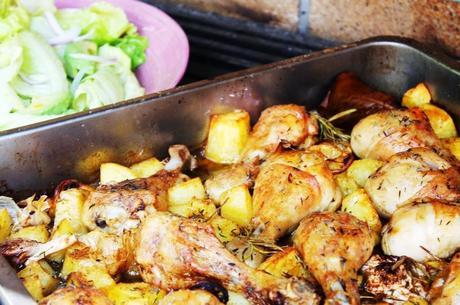 Cocina para cada día. Pollo al horno con tomillo y patatas súper fácil.