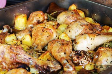 Cocina para cada día. Pollo al horno con tomillo y patatas súper fácil.