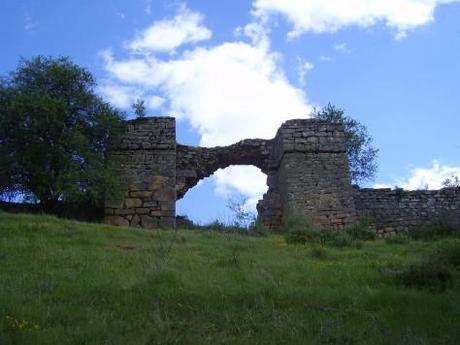 La Fortaleza de Castros (Villar del Pedroso . Puente del Arzobispo)