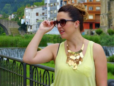 Look con falda kaki y bolso de leopardo (8)