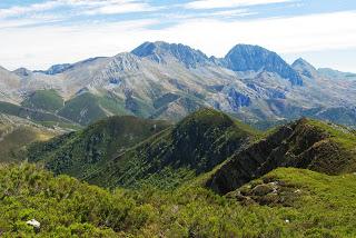Teverga, ascensión al pico Ferreirúa, vista de los Fontantes y las Ubiñas