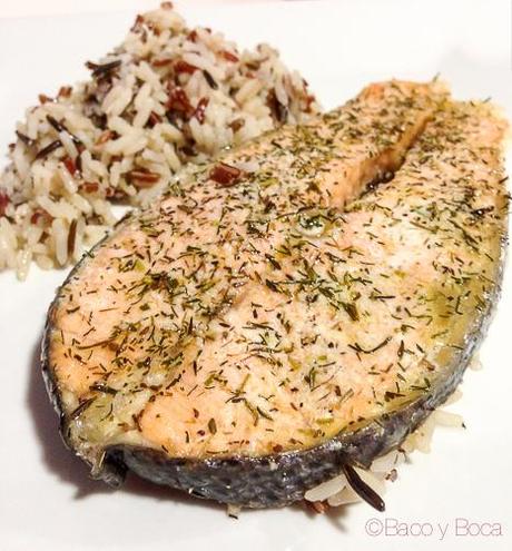 detalle Salmón con arroz emplatado cocinado con LeKue
