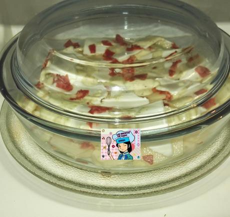 MIS PATATAS AL AJILLO CON CHORIZO Y QUESO EN MICROOND