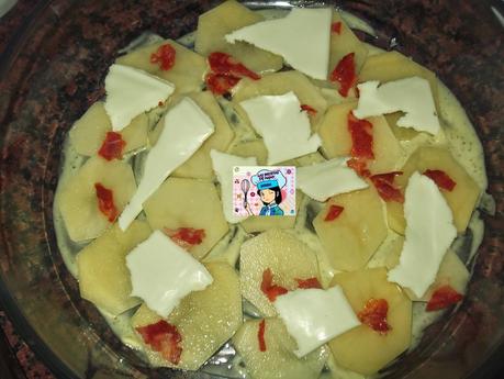 MIS PATATAS AL AJILLO CON CHORIZO Y QUESO EN MICROOND