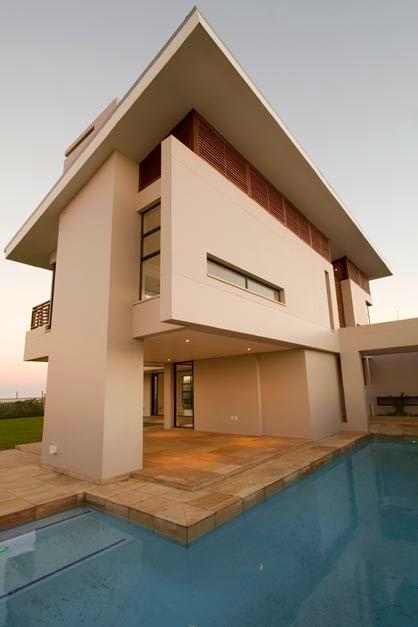 Casa Watt en Estilo Minimalista /  Watt House in Minimal Style