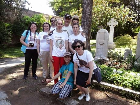 CRÓNICA DEL ACTO HOMENAJE A JOHN KEATS EN EL CEMENTERIO PROTESTANTE DE CAMPO CESTIO EN ROMA EL 19 DE JULIO DE 2014: LA RUTA DE LAS PROMESAS INCUMPLIDAS Y LOS HORIZONTES ENCONTRADOS