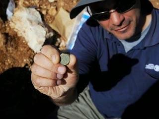 Descubren monedas de hace 2,000 años que revelan dato bíblico