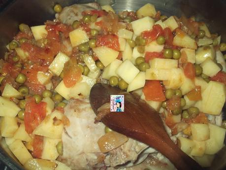 POLLO CON GUISANTES