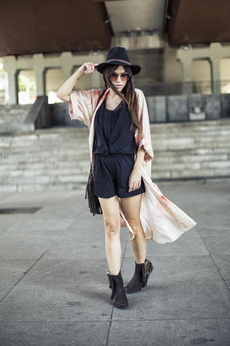 street style barbara crespo kimono front row shop sendra boots jumpsuit black fashion blogger outfit blog de moda street style barbara crespo kimono front row shop sendra boots jumpsuit black fashion blogger outfit blog de moda