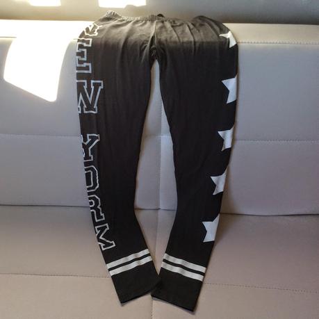 Leggins, camiseta, mallas de deporte y cuaderno con estuche de Primark