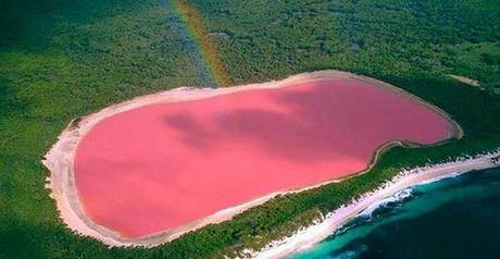 El lago Hiller y su misterioso color rosa.