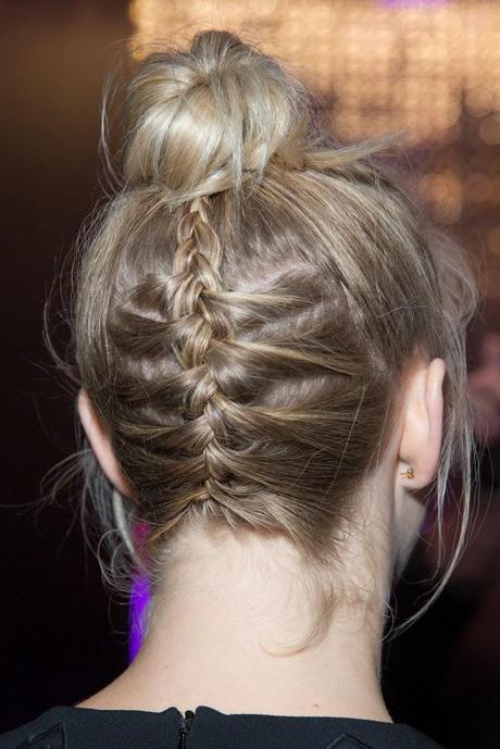 Hazte un peinado muy de boda: el moño trenzado