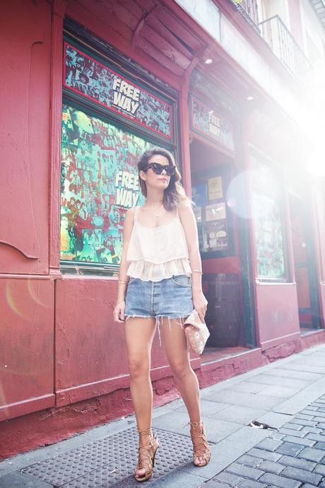 RUFFLE TOP Ruffle_Top-Levis_Vintage-Street_Style-Lace_up_Sandals-7