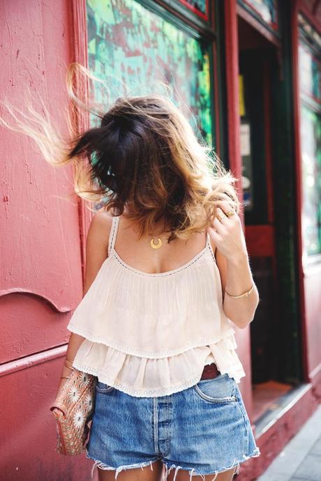 RUFFLE TOP Ruffle_Top-Levis_Vintage-Street_Style-Lace_up_Sandals-22