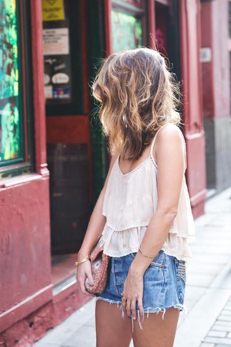 RUFFLE TOP Ruffle_Top-Levis_Vintage-Street_Style-Lace_up_Sandals-1