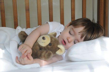 niño dormido en verano