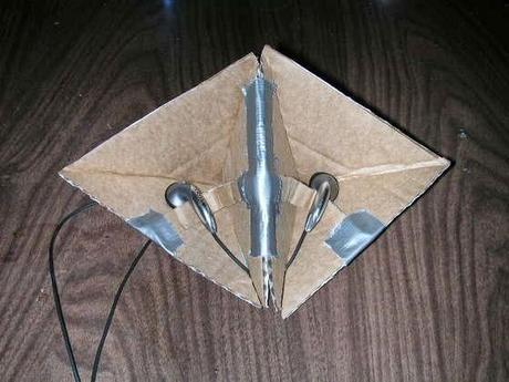 ALTAVOZ HECHO CON UN VASO DE PAPEL Y CARTON