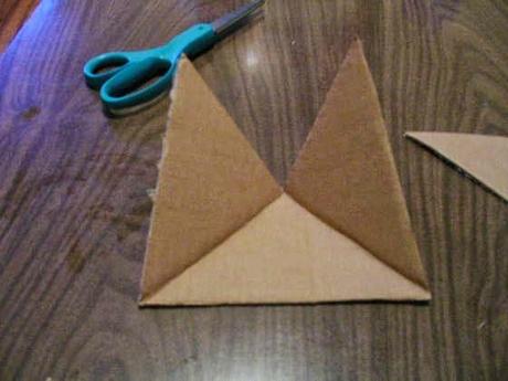 ALTAVOZ HECHO CON UN VASO DE PAPEL Y CARTON