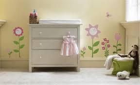 Divertidas habitaciones de niñas decoradas con flores