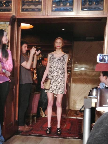 Presentación AYRES! a puro print y color.