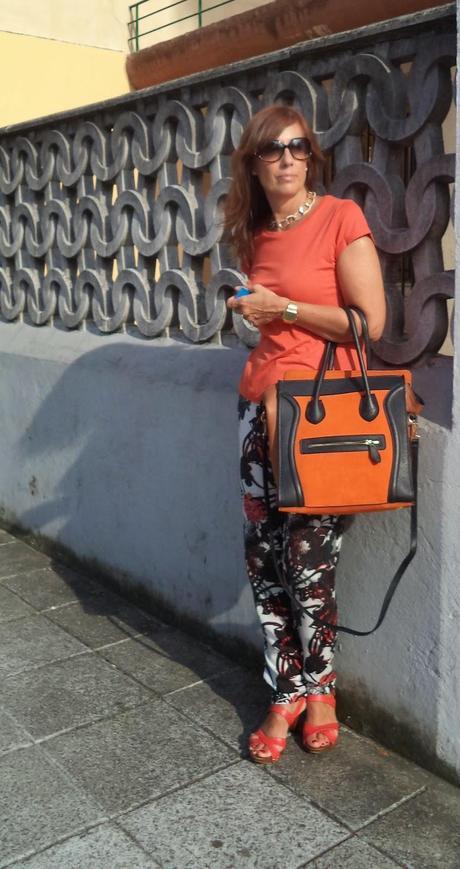 MIS LOOKS - FLORES EN NEGRO Y NARANJA MIS LOOKS - FLORES EN NEGRO Y NARANJA