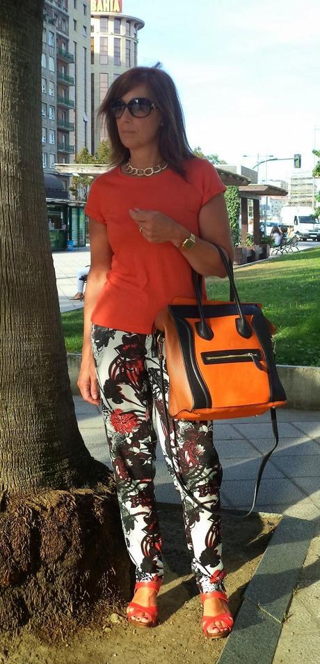 MIS LOOKS - FLORES EN NEGRO Y NARANJA MIS LOOKS - FLORES EN NEGRO Y NARANJA