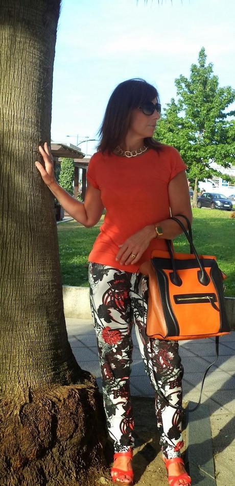 MIS LOOKS - FLORES EN NEGRO Y NARANJA MIS LOOKS - FLORES EN NEGRO Y NARANJA