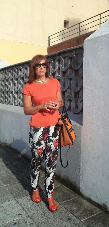 MIS LOOKS - FLORES EN NEGRO Y NARANJA MIS LOOKS - FLORES EN NEGRO Y NARANJA