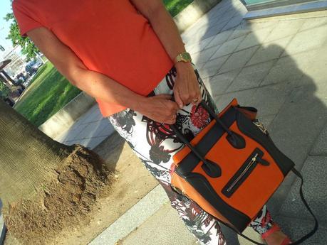 MIS LOOKS - FLORES EN NEGRO Y NARANJA MIS LOOKS - FLORES EN NEGRO Y NARANJA