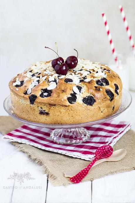 pastel de cerezas esponjoso