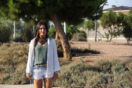 OUTFIT RIPPED SHORTS