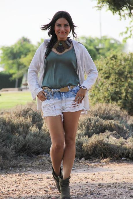 OUTFIT RIPPED SHORTS