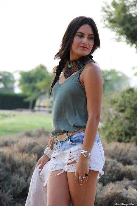 OUTFIT RIPPED SHORTS