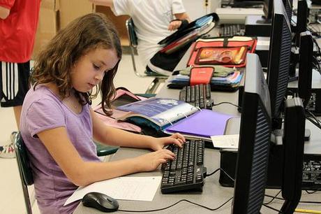 Fifth grade writing computer class - Photo by   user 'woodleywonderworks' on Flickr
