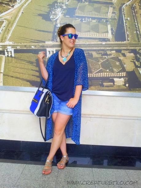 Kimono azul y shorts vaqueros Kimono azul y shorts vaqueros (2)