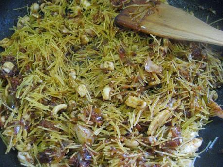 FIDEUÁ CON GAMBAS CARAMELIZADAS Y ALL I OLI