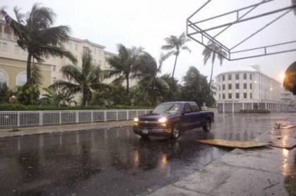 Tormenta Iselle provoca daños en Hawái, mientras huracán Julio se acerca
