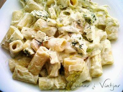 Pasta con puerro y queso azul