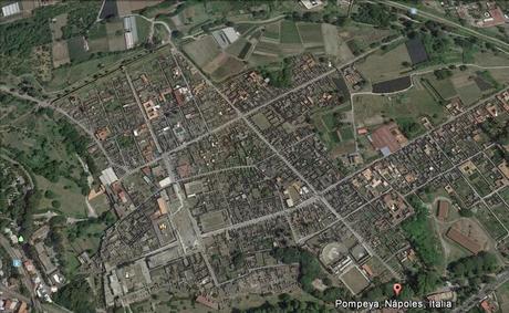 Vista de Google Earth de Pompeya, en la que se observa lo extraordinariamente conservada que se encuentra la antigua ciudad romana.