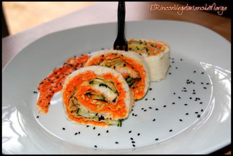 Sandwich roll de pepino y lechuga con paté de piquillos