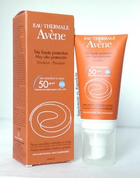 Este Año en mi Bolso de Playa Siempre me Acompaña Eau Thermale Avène Emulsión SPF 50+