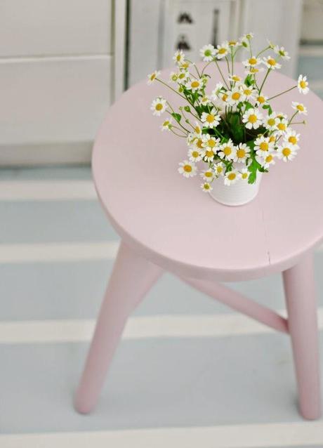 Antes y después: DE TABURETE A MESA AUXILIAR COLOR PASTEL