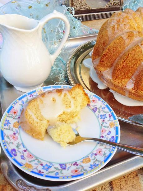 BUNDT CAKE DE BUTTERMILK CON GLASEADO DE YOGUR